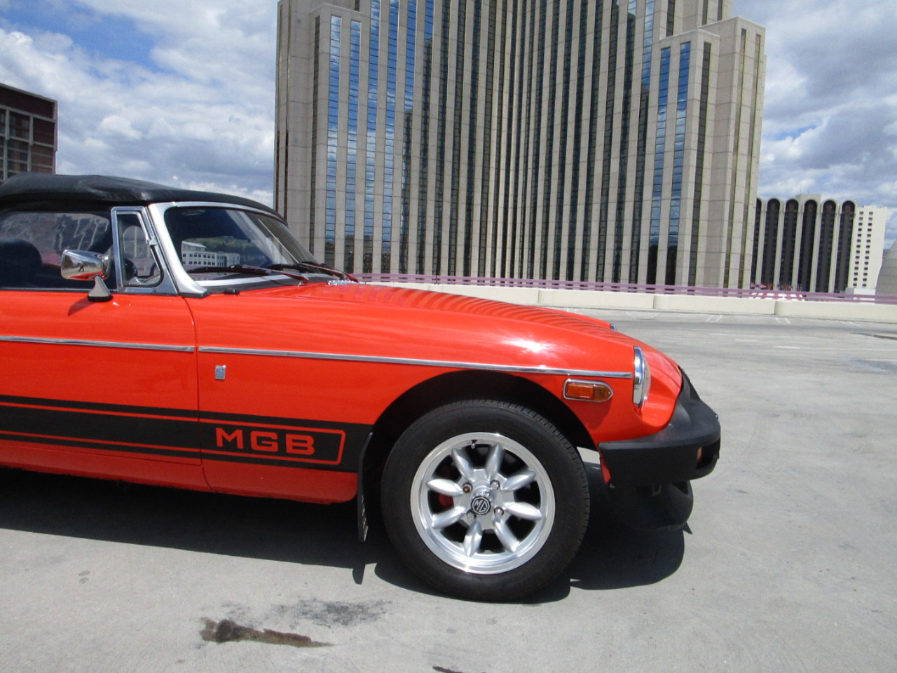 MG MGB 1976 image number 13