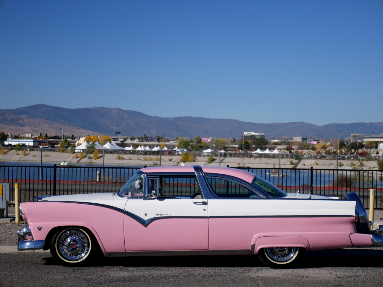 Ford Crown Victoria 1955 image number 0