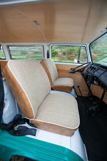 Volkswagen Bus/Vanagon 1973 image number 29