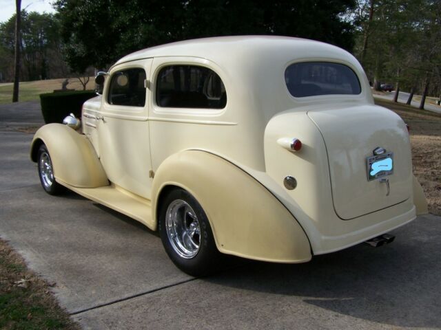 Chevrolet 2 DOOR SEDAN 1935 image number 31