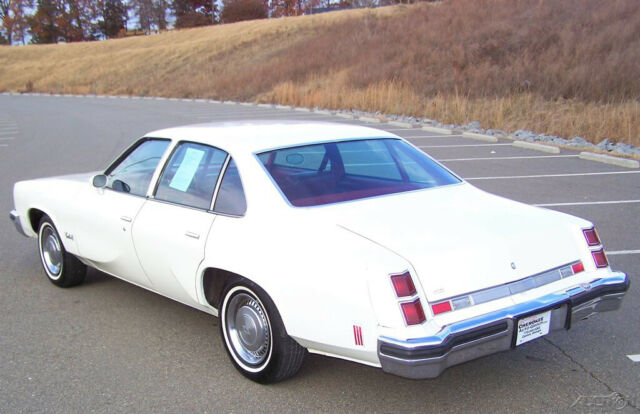 Oldsmobile Cutlass 1977 image number 26