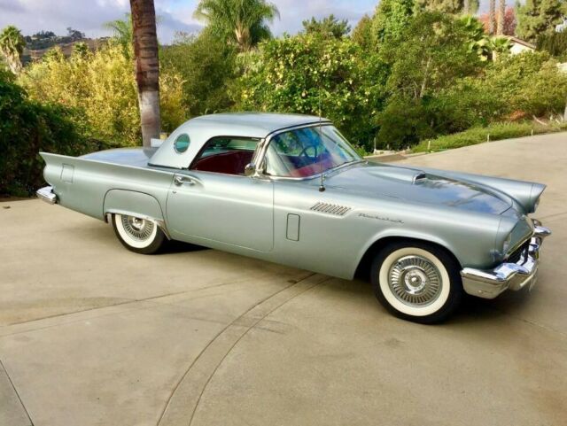 Ford Thunderbird 1957 image number 0