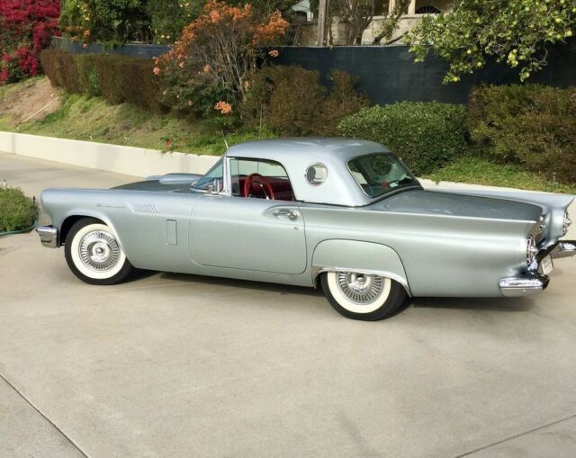 Ford Thunderbird 1957 image number 4