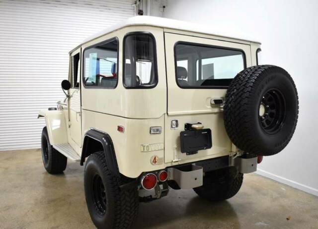 Toyota FJ Cruiser 1971 image number 32