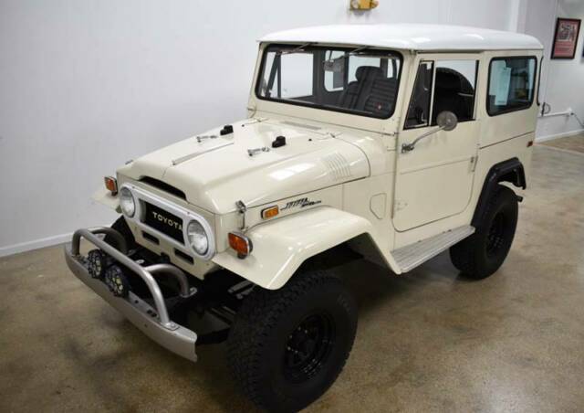 Toyota FJ Cruiser 1971 image number 4