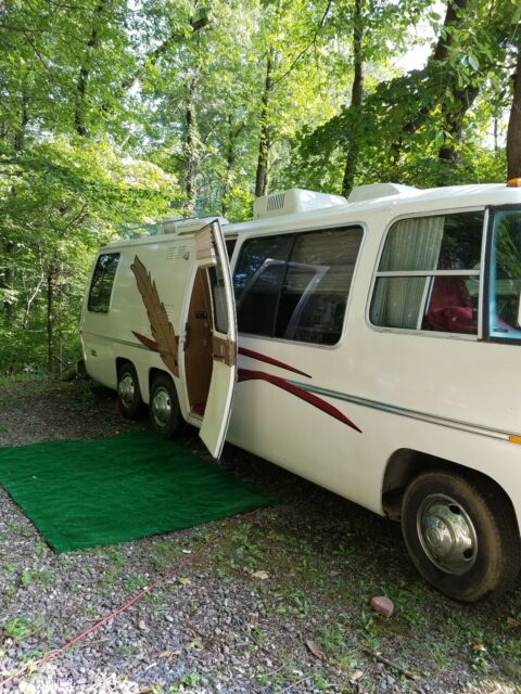 GMC motorhome 1978 image number 14