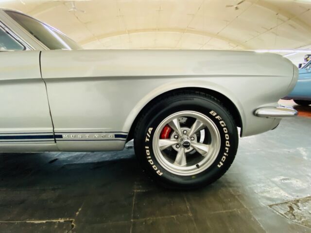 Ford Mustang 1965 image number 15