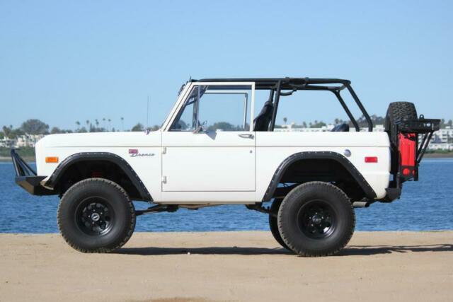 Ford Bronco 1972 image number 2