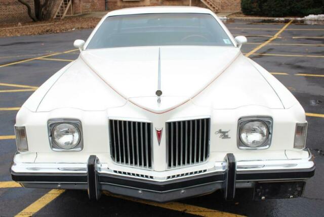 Pontiac Grand Prix 1974 image number 12