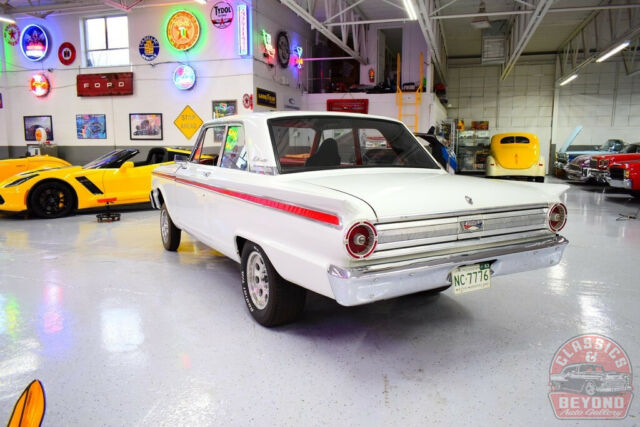 Ford Fairlane 1963 image number 3