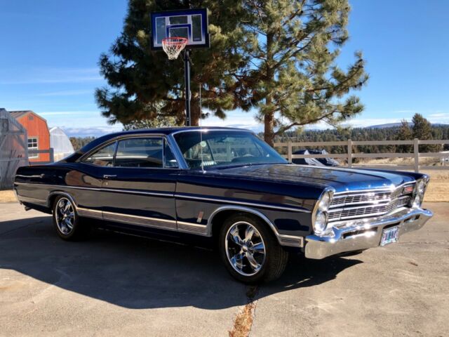 Ford Galaxie 1967 image number 1