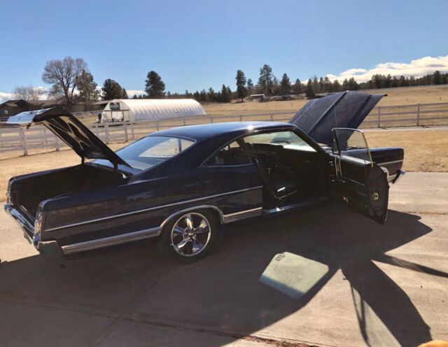 Ford Galaxie 1967 image number 29