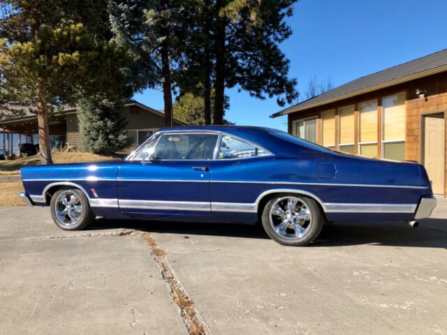 Ford Galaxie 1967 image number 30