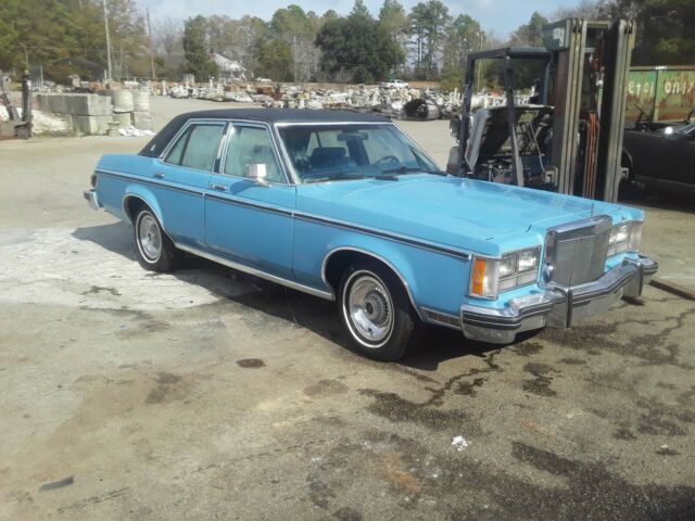 Lincoln Versailles 1977 image number 0