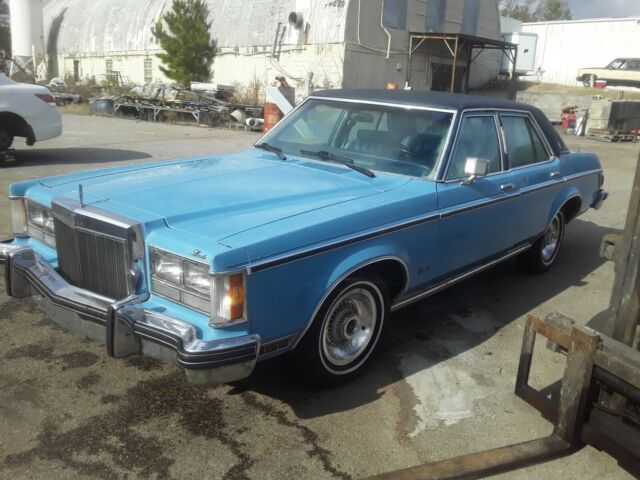 Lincoln Versailles 1977 image number 13