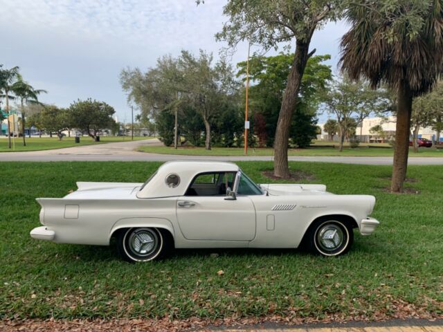 Ford Thunderbird 1957 image number 0