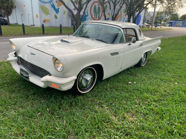 Ford Thunderbird 1957 image number 1