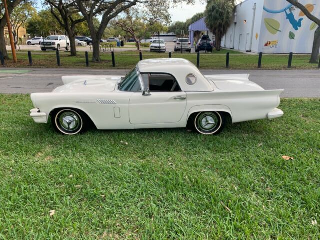 Ford Thunderbird 1957 image number 27