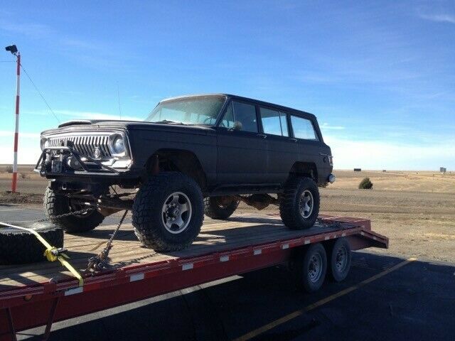 Jeep Wagoneer 1968 image number 0