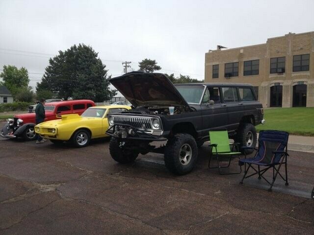 Jeep Wagoneer 1968 image number 1