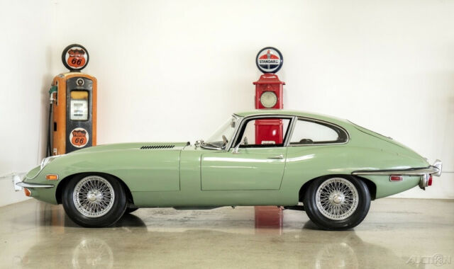 Jaguar E-Type 1969 image number 25