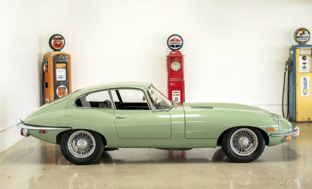 Jaguar E-Type 1969 image number 29