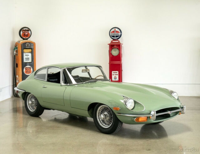 Jaguar E-Type 1969 image number 30