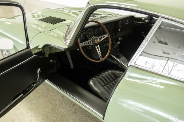 Jaguar E-Type 1969 image number 9