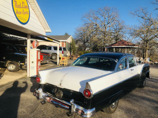 Ford Crown Victoria 1955 image number 2