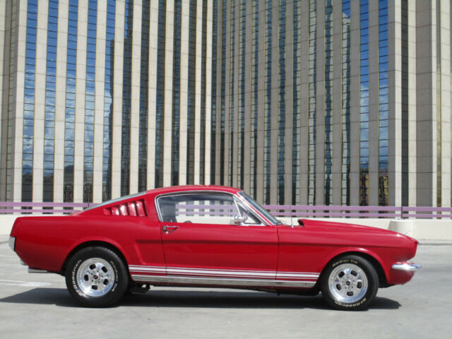 Ford Fastback 1966 image number 1