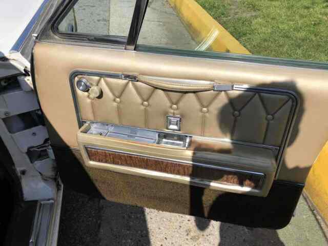 Lincoln Continental 1969 image number 11