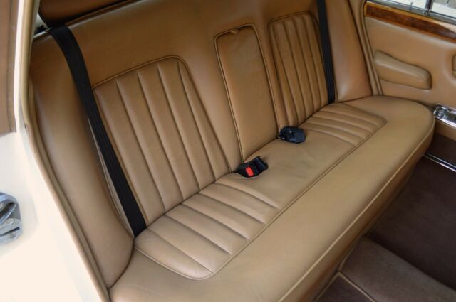 Rolls-Royce Silver Shadow 1975 image number 17