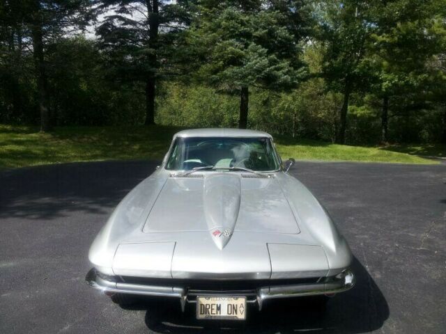 Chevrolet Corvette 1965 image number 0