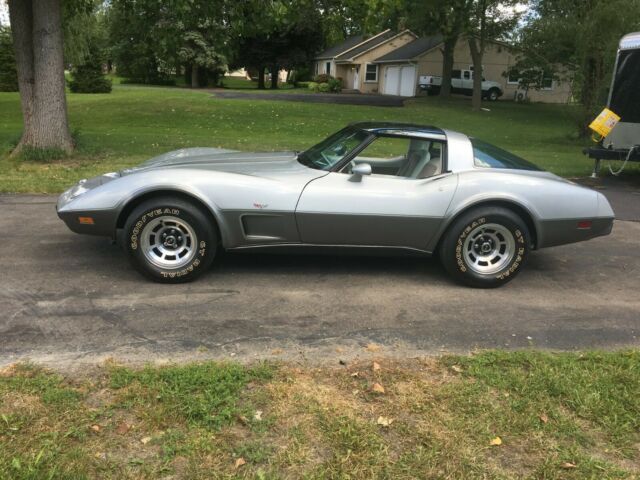 Chevrolet Corvette 1978 image number 2