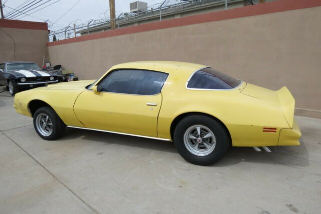 Pontiac Firebird 1977 image number 22