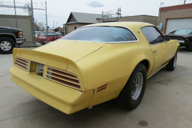 Pontiac Firebird 1977 image number 26