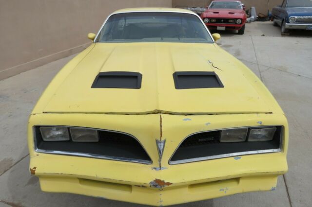 Pontiac Firebird 1977 image number 33