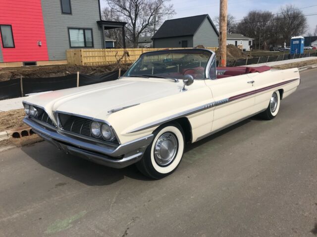 Pontiac Bonneville 1961 image number 1