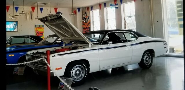 Plymouth Duster 1972 image number 24