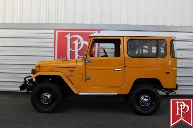 Toyota Land Cruiser 1973 image number 2