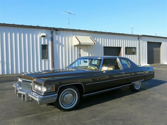 Cadillac Coupe DeVille, 1976 image number 1