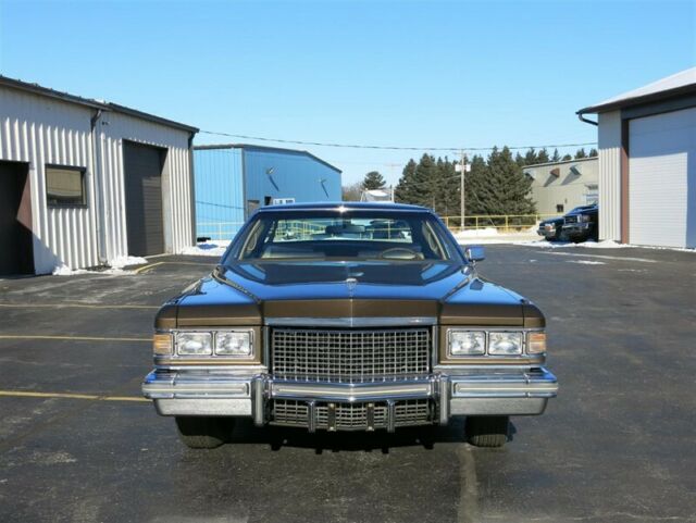 Cadillac Coupe DeVille, 1976 image number 39