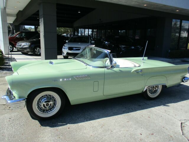 Ford Thunderbird 1957 image number 0