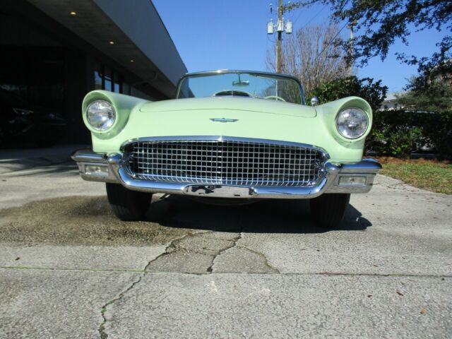 Ford Thunderbird 1957 image number 2