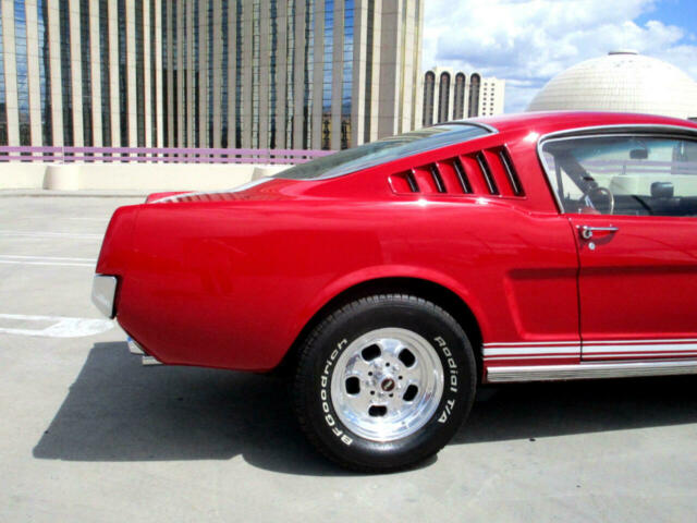 Ford Fastback 1966 image number 34