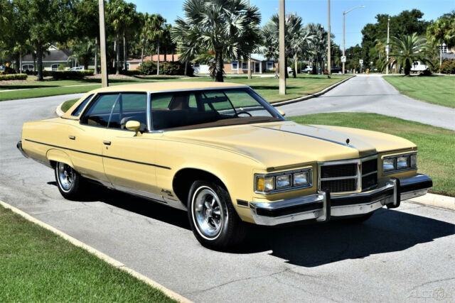 Pontiac Grandville 1975 image number 5