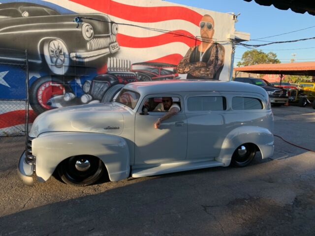 Chevrolet Suburban 1950 image number 44