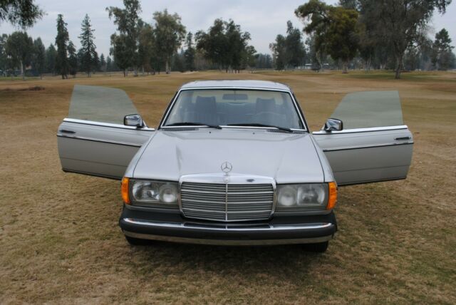 Mercedes-Benz 300-Series 1979 image number 13