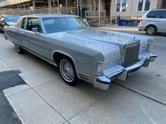 Lincoln Town Car 1977 image number 23