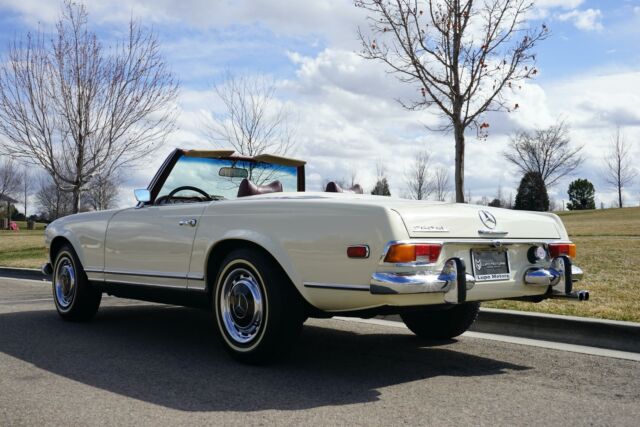 Mercedes-Benz SL-Class 1970 image number 7